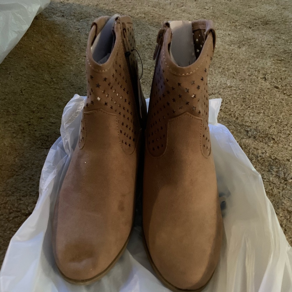 Report laser cut booties